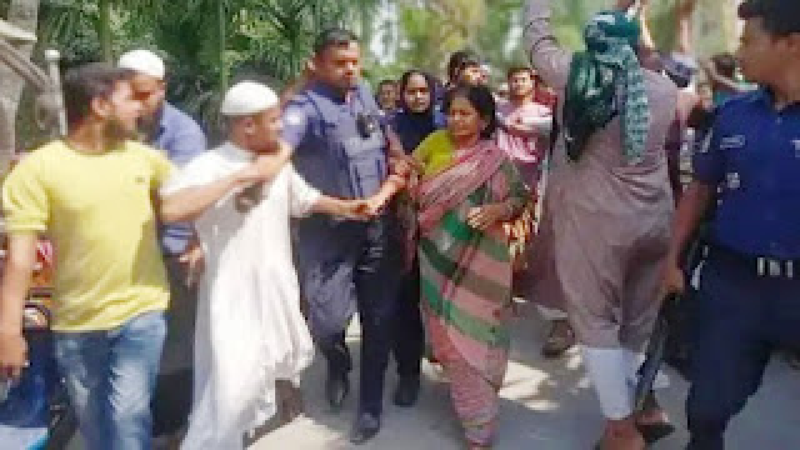 কোরআন অনুযায়ী কোরআন অবমাননার বিচার হোক