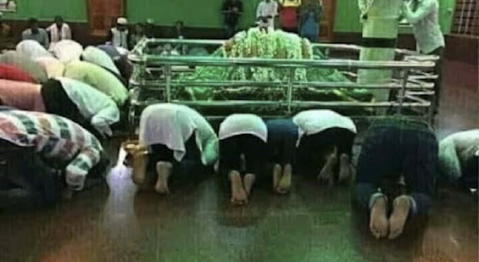 হিন্দু ধর্ম সম্পর্কে ইসলামের দৃষ্টিভঙ্গি কি হওয়া উচিৎ, আমরা কি করি?