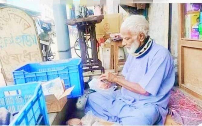 একুশে পদক প্রাপ্ত সাদা মনের মানুষ জিয়াউল হক