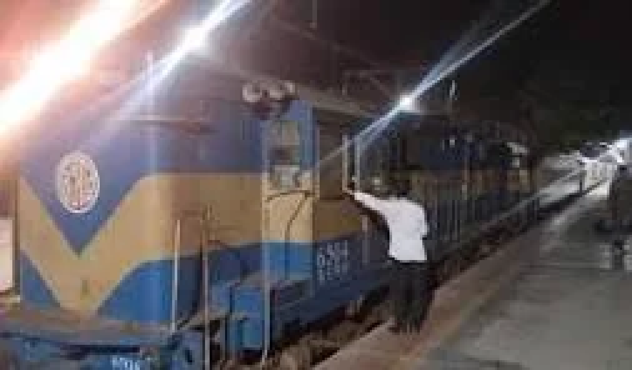 গরীবের ভ্রমণ বিলাস (পর্ব-৩৫): এ ট্রেন জার্নি বাই “চন্দনা এক্সপ্রেস”