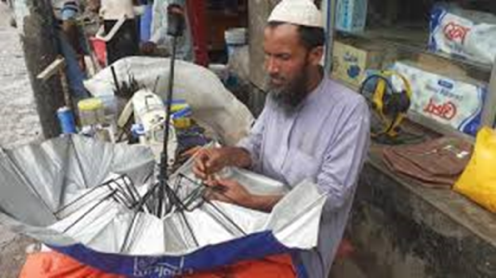 একটি রম্য রচনা – কেউ হাইসেন না