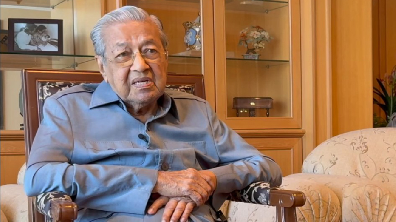 ৫ আগস্ট-পরবর্তী বাংলাদেশ: মাহাথির মুহাম্মদের চোখে শেখ হাসিনা ও বর্তমান সংকট