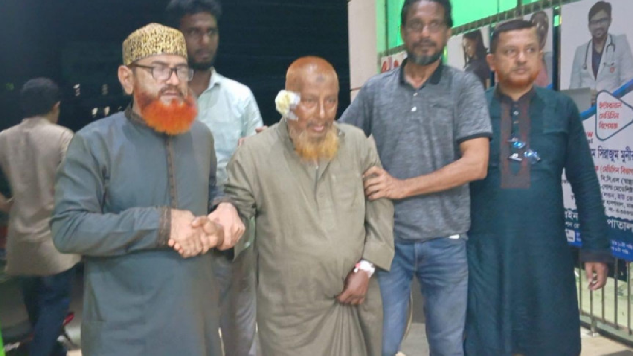 নবীপ্রেম না উগ্রতা: চাপাতির আঘাতে ধর্মের পাঠ?